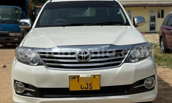 Buy Used Toyota Pickup White Car in Dar es Salaam in Dar es Salaam Buy Used Toyota Pickup White Car in Dar es Salaam in Dar es Salaam