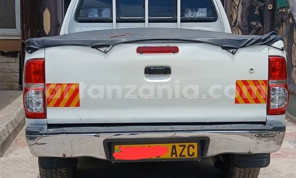 Buy Used Toyota Hilux White Car in Dar es Salaam in Dar es Salaam Buy Used Toyota Hilux White Car in Dar es Salaam in Dar es Salaam