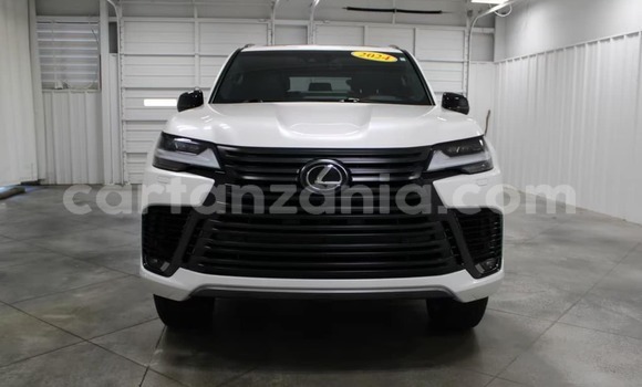 Nunua Ilio tumika Lexus LX Nyeupe Gari ndani ya Chato nchini Geita