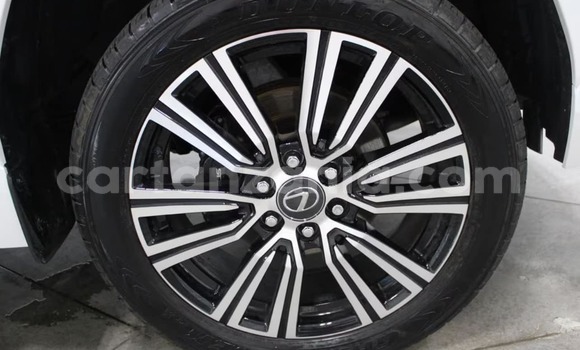 Nunua Ilio tumika Lexus LX Nyeupe Gari ndani ya Chato nchini Geita Nunua Ilio tumika Lexus LX Nyeupe Gari ndani ya Chato nchini Geita