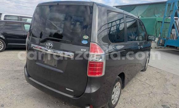 Nunua Imported Toyota Noah Nyingine Gari ndani ya Dar es Salaam nchini Dar es Salaam Nunua Imported Toyota Noah Nyingine Gari ndani ya Dar es Salaam nchini Dar es Salaam