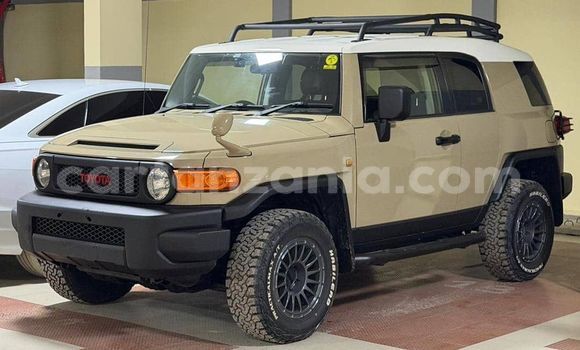 Buy New Toyota FJ Cruiser Silver Car in Dar es Salaam in Dar es Salaam Buy New Toyota FJ Cruiser Silver Car in Dar es Salaam in Dar es Salaam