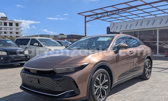 Buy Import Toyota Crown Brown Car in Dar es Salaam in Dar es Salaam Buy Import Toyota Crown Brown Car in Dar es Salaam in Dar es Salaam