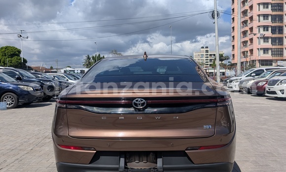 Buy Import Toyota Crown Brown Car in Dar es Salaam in Dar es Salaam Buy Import Toyota Crown Brown Car in Dar es Salaam in Dar es Salaam