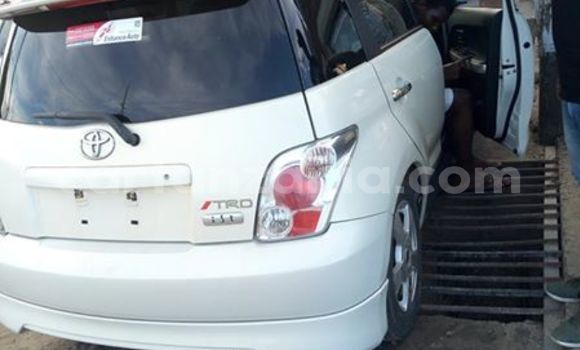 Buy Used Toyota IST Silver Car in Dar es Salaam in Dar es Salaam Buy Used Toyota IST Silver Car in Dar es Salaam in Dar es Salaam
