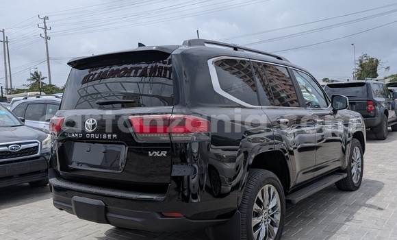 Buy Import Toyota Land Cruiser Black Car in Dar es Salaam in Dar es Salaam Buy Import Toyota Land Cruiser Black Car in Dar es Salaam in Dar es Salaam