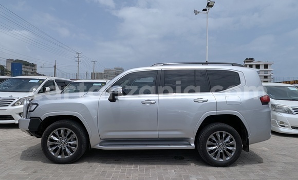 Buy Import Toyota Land Cruiser Silver Car in Dar es Salaam in Dar es Salaam Buy Import Toyota Land Cruiser Silver Car in Dar es Salaam in Dar es Salaam