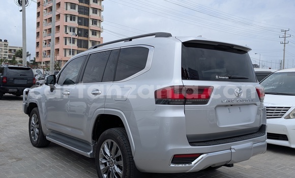 Buy Import Toyota Land Cruiser Silver Car in Dar es Salaam in Dar es Salaam Buy Import Toyota Land Cruiser Silver Car in Dar es Salaam in Dar es Salaam