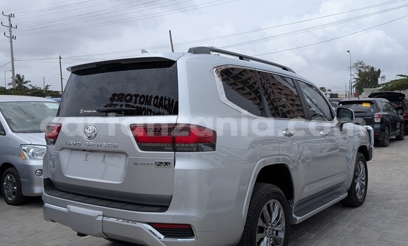 Buy Import Toyota Land Cruiser Silver Car in Dar es Salaam in Dar es Salaam Buy Import Toyota Land Cruiser Silver Car in Dar es Salaam in Dar es Salaam