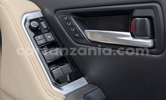 Buy Import Toyota Land Cruiser Silver Car in Dar es Salaam in Dar es Salaam Buy Import Toyota Land Cruiser Silver Car in Dar es Salaam in Dar es Salaam