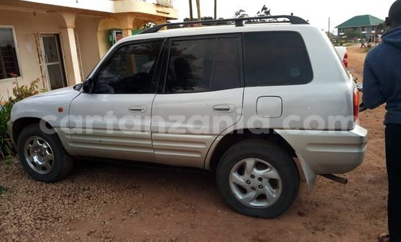 Buy Used Toyota RAV4 White Car in Dar es Salaam in Dar es Salaam Buy Used Toyota RAV4 White Car in Dar es Salaam in Dar es Salaam