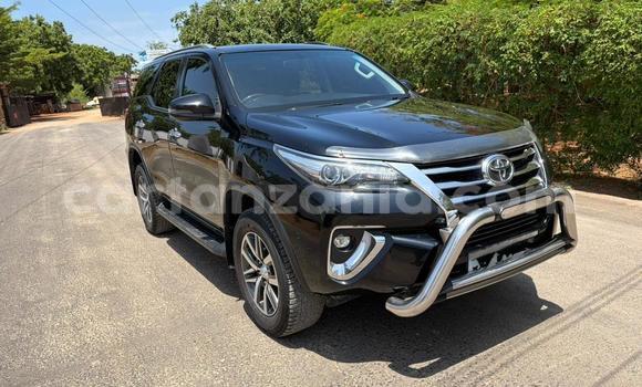 Nunua Imported Toyota Fortuner Fedha Gari ndani ya Dar es Salaam nchini Dar es Salaam