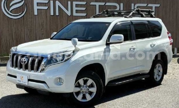 Nunua Imported Toyota Land Cruiser Prado Nyeupe Gari ndani ya Dar es Salaam nchini Dar es Salaam Nunua Imported Toyota Land Cruiser Prado Nyeupe Gari ndani ya Dar es Salaam nchini Dar es Salaam