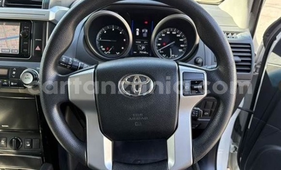 Nunua Imported Toyota Land Cruiser Prado Nyeupe Gari ndani ya Dar es Salaam nchini Dar es Salaam Nunua Imported Toyota Land Cruiser Prado Nyeupe Gari ndani ya Dar es Salaam nchini Dar es Salaam