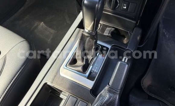 Nunua Imported Toyota Land Cruiser Prado Nyeupe Gari ndani ya Dar es Salaam nchini Dar es Salaam Nunua Imported Toyota Land Cruiser Prado Nyeupe Gari ndani ya Dar es Salaam nchini Dar es Salaam