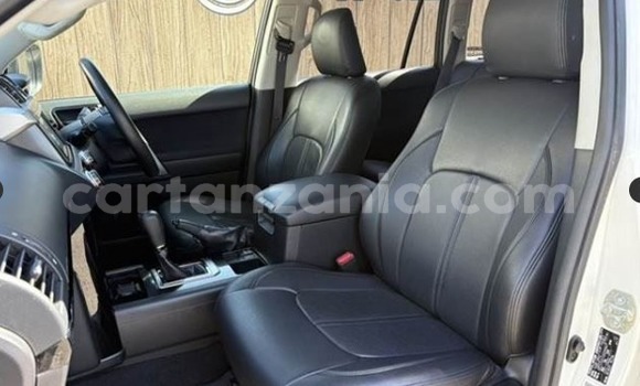 Nunua Imported Toyota Land Cruiser Prado Nyeupe Gari ndani ya Dar es Salaam nchini Dar es Salaam Nunua Imported Toyota Land Cruiser Prado Nyeupe Gari ndani ya Dar es Salaam nchini Dar es Salaam