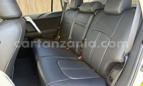 Nunua Imported Toyota Land Cruiser Prado Nyeupe Gari ndani ya Dar es Salaam nchini Dar es Salaam Nunua Imported Toyota Land Cruiser Prado Nyeupe Gari ndani ya Dar es Salaam nchini Dar es Salaam
