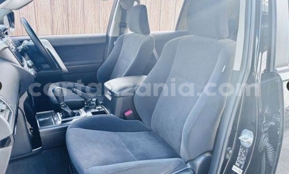 Nunua Imported Toyota Land Cruiser Prado Nyeusi Gari ndani ya Dar es Salaam nchini Dar es Salaam Nunua Imported Toyota Land Cruiser Prado Nyeusi Gari ndani ya Dar es Salaam nchini Dar es Salaam