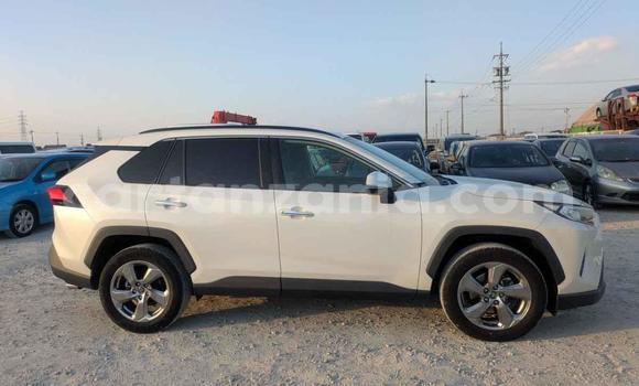 Nunua Imported Toyota RAV4 Nyeupe Gari ndani ya Dar es Salaam nchini Dar es Salaam Nunua Imported Toyota RAV4 Nyeupe Gari ndani ya Dar es Salaam nchini Dar es Salaam