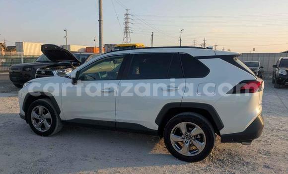 Nunua Imported Toyota RAV4 Nyeupe Gari ndani ya Dar es Salaam nchini Dar es Salaam Nunua Imported Toyota RAV4 Nyeupe Gari ndani ya Dar es Salaam nchini Dar es Salaam