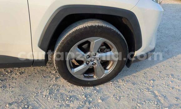 Nunua Imported Toyota RAV4 Nyeupe Gari ndani ya Dar es Salaam nchini Dar es Salaam Nunua Imported Toyota RAV4 Nyeupe Gari ndani ya Dar es Salaam nchini Dar es Salaam