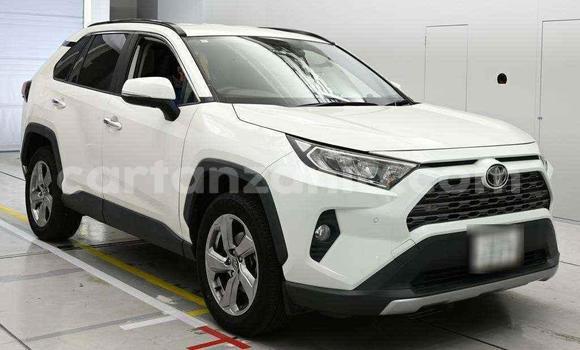 Nunua Imported Toyota RAV4 Nyeupe Gari ndani ya Dar es Salaam nchini Dar es Salaam Nunua Imported Toyota RAV4 Nyeupe Gari ndani ya Dar es Salaam nchini Dar es Salaam