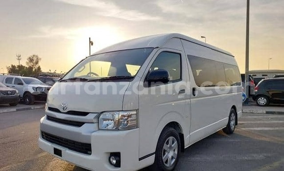 Buy Used Toyota Hiace White Car in Dar es Salaam in Dar es Salaam Buy Used Toyota Hiace White Car in Dar es Salaam in Dar es Salaam