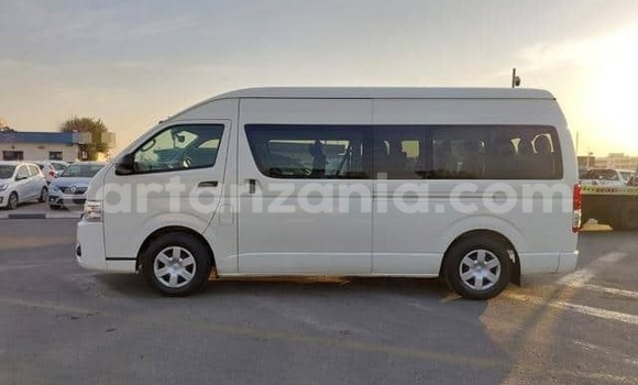 Buy Used Toyota Hiace White Car in Dar es Salaam in Dar es Salaam Buy Used Toyota Hiace White Car in Dar es Salaam in Dar es Salaam