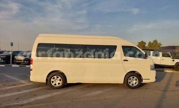 Buy Used Toyota Hiace White Car in Dar es Salaam in Dar es Salaam Buy Used Toyota Hiace White Car in Dar es Salaam in Dar es Salaam