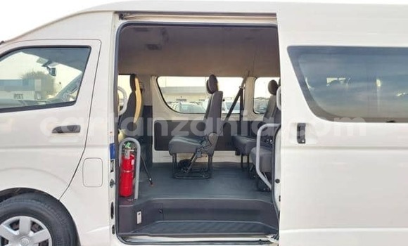 Buy Used Toyota Hiace White Car in Dar es Salaam in Dar es Salaam Buy Used Toyota Hiace White Car in Dar es Salaam in Dar es Salaam