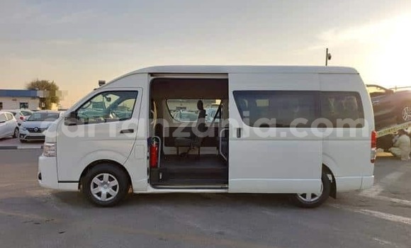 Buy Used Toyota Hiace White Car in Dar es Salaam in Dar es Salaam Buy Used Toyota Hiace White Car in Dar es Salaam in Dar es Salaam