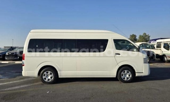 Buy Used Toyota Hiace White Car in Dar es Salaam in Dar es Salaam Buy Used Toyota Hiace White Car in Dar es Salaam in Dar es Salaam