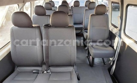 Buy Used Toyota Hiace White Car in Dar es Salaam in Dar es Salaam Buy Used Toyota Hiace White Car in Dar es Salaam in Dar es Salaam