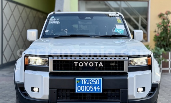 Nunua Imported Toyota Prado Nyeupe Gari ndani ya Dar es Salaam nchini Dar es Salaam Nunua Imported Toyota Prado Nyeupe Gari ndani ya Dar es Salaam nchini Dar es Salaam