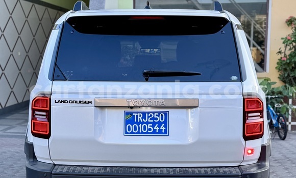 Nunua Imported Toyota Prado Nyeupe Gari ndani ya Dar es Salaam nchini Dar es Salaam Nunua Imported Toyota Prado Nyeupe Gari ndani ya Dar es Salaam nchini Dar es Salaam