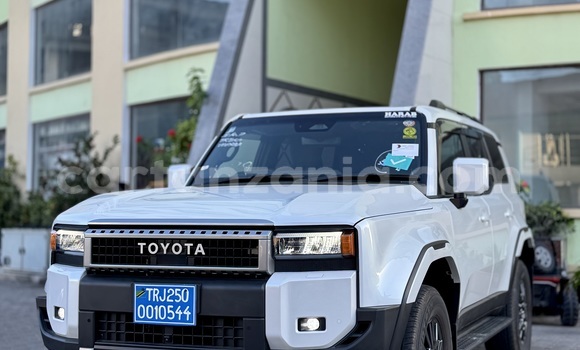 Nunua Imported Toyota Prado Nyeupe Gari ndani ya Dar es Salaam nchini Dar es Salaam Nunua Imported Toyota Prado Nyeupe Gari ndani ya Dar es Salaam nchini Dar es Salaam