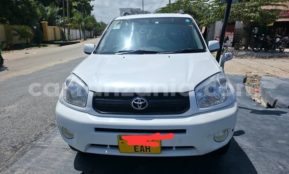 Buy Used Toyota RAV4 White Car in Dar es Salaam in Dar es Salaam