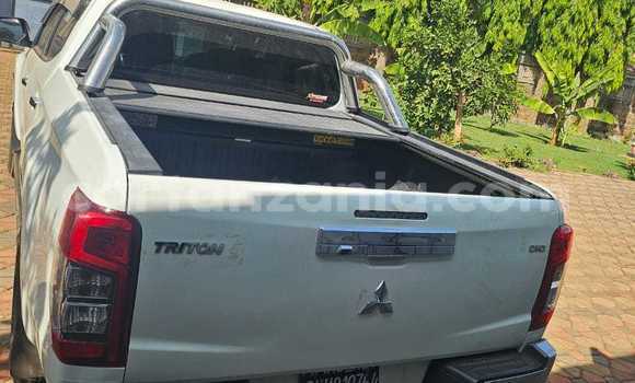 Nunua Ilio tumika Mitsubishi Triton Nyeupe Gari ndani ya Dar es Salaam nchini Dar es Salaam Nunua Ilio tumika Mitsubishi Triton Nyeupe Gari ndani ya Dar es Salaam nchini Dar es Salaam