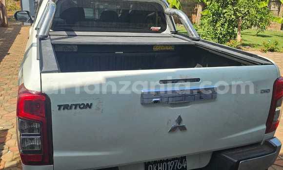 Nunua Ilio tumika Mitsubishi Triton Nyeupe Gari ndani ya Dar es Salaam nchini Dar es Salaam Nunua Ilio tumika Mitsubishi Triton Nyeupe Gari ndani ya Dar es Salaam nchini Dar es Salaam