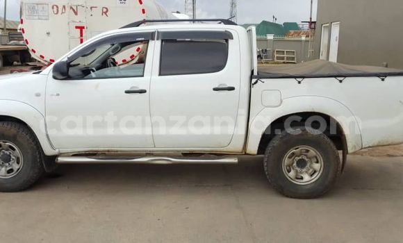Nunua Ilio tumika Toyota Hilux Nyeupe Gari ndani ya Dar es Salaam nchini Dar es Salaam Nunua Ilio tumika Toyota Hilux Nyeupe Gari ndani ya Dar es Salaam nchini Dar es Salaam