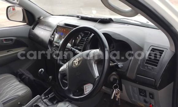 Nunua Ilio tumika Toyota Hilux Nyeupe Gari ndani ya Dar es Salaam nchini Dar es Salaam Nunua Ilio tumika Toyota Hilux Nyeupe Gari ndani ya Dar es Salaam nchini Dar es Salaam