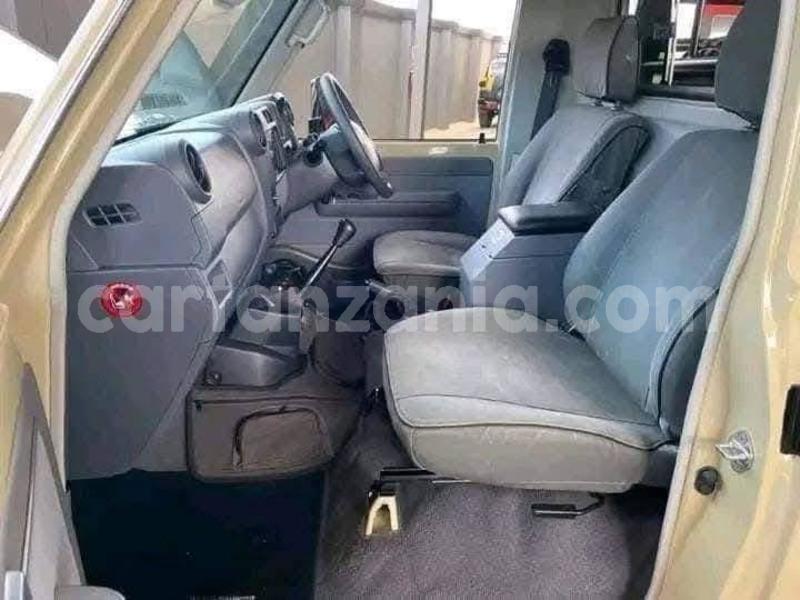 Big with watermark toyota land cruiser mara serengeti 31383