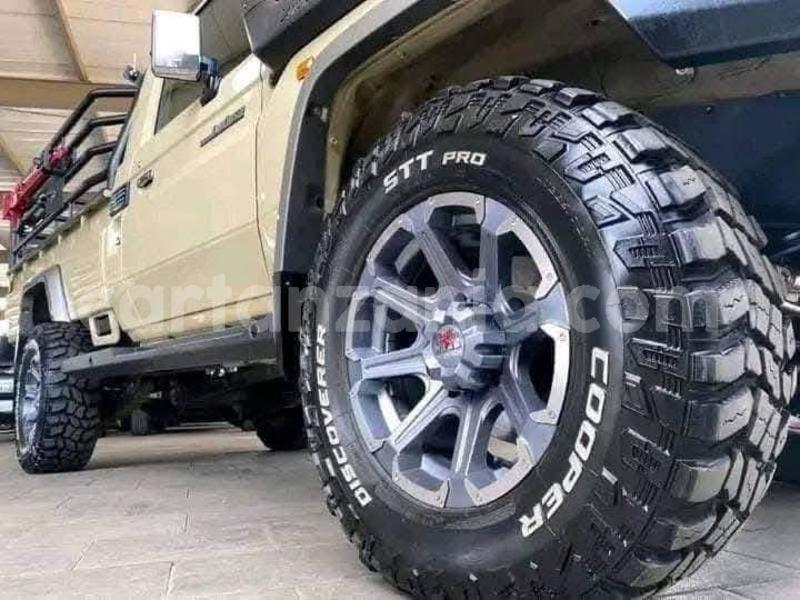 Big with watermark toyota land cruiser mara serengeti 31383