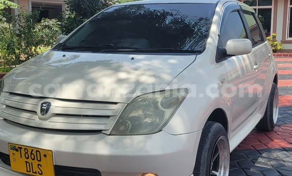 Buy Used Toyota IST White Car in Dar es Salaam in Dar es Salaam