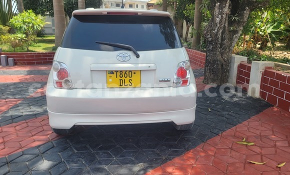 Buy Used Toyota IST White Car in Dar es Salaam in Dar es Salaam Buy Used Toyota IST White Car in Dar es Salaam in Dar es Salaam