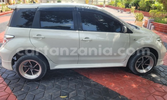 Buy Used Toyota IST White Car in Dar es Salaam in Dar es Salaam Buy Used Toyota IST White Car in Dar es Salaam in Dar es Salaam