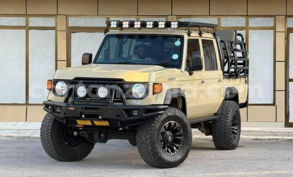 Nunua Ilio tumika Toyota Land Cruiser Beige Gari ndani ya Dar es Salaam nchini Dar es Salaam Nunua Ilio tumika Toyota Land Cruiser Beige Gari ndani ya Dar es Salaam nchini Dar es Salaam