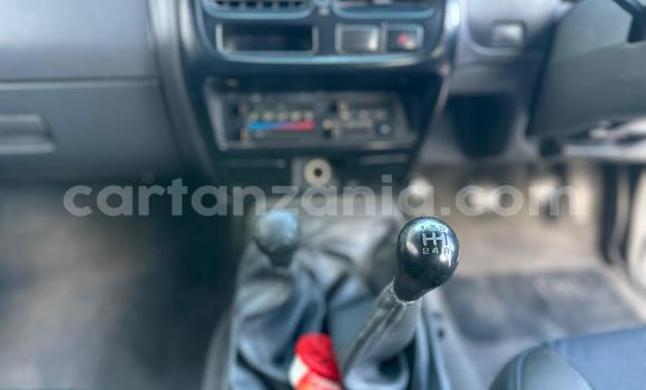 Nunua Ilio tumika Nissan Hardbody Nyeupe Gari ndani ya Dar es Salaam nchini Dar es Salaam Nunua Ilio tumika Nissan Hardbody Nyeupe Gari ndani ya Dar es Salaam nchini Dar es Salaam