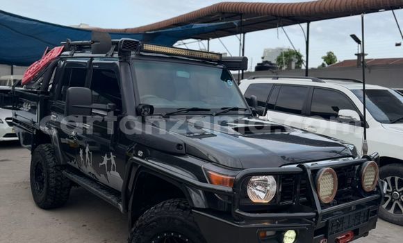 Buy Used Toyota Land Cruiser Green Car in Dar es Salaam in Dar es Salaam