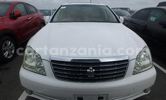 Buy Used Toyota Crown White Car in Dar es Salaam in Dar es Salaam Buy Used Toyota Crown White Car in Dar es Salaam in Dar es Salaam